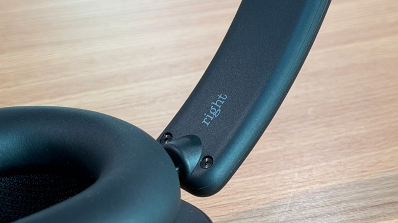 headphones right side