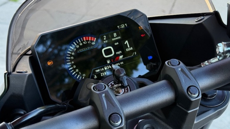Suzuki GSX-8TT TFT screen