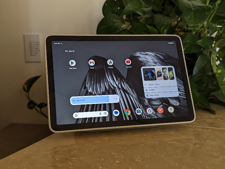 Google Pixel Tablet encaixado
