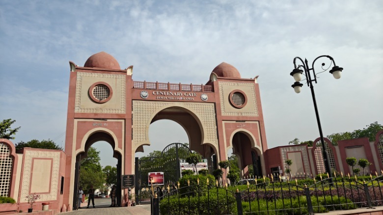 Daylight camera sample of OnePlus 13s.