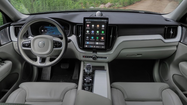 Volvo XC60 T8 dashboard