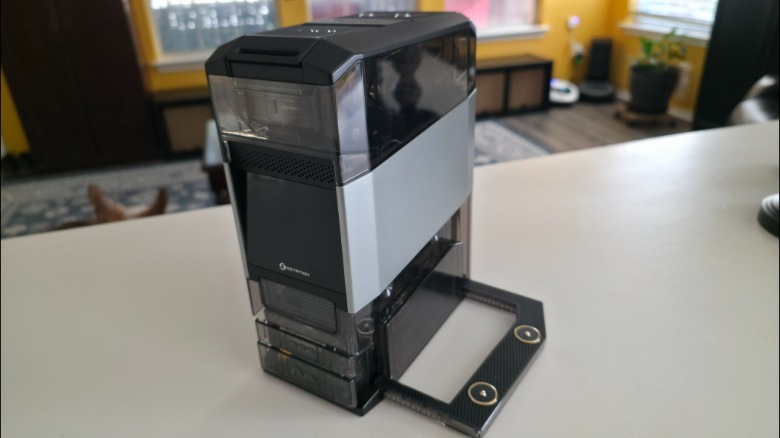 The Ostation 2 Pro with its EDC flashlight charging ports shown