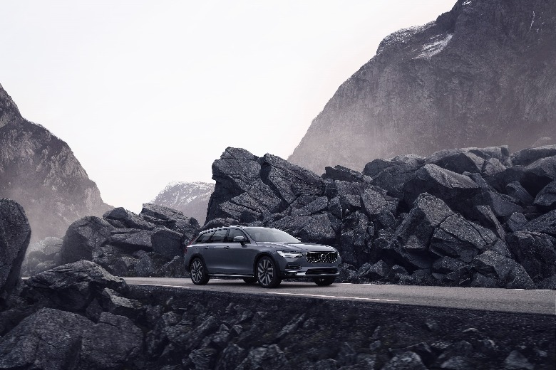 2023 Volvo V90 Cross Country