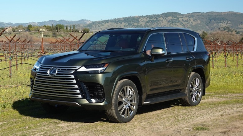 LX 700h front 3/4 view