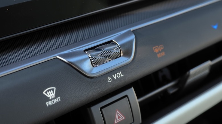 Volume control detail