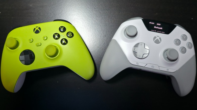 The SteelSeries Aeon Pro Controller to the right of a green Xbox Series X controller