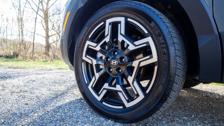 2026 Hyundai Santa Cruz left front wheel