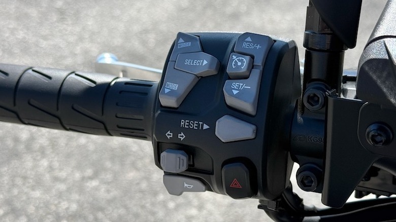 2026 Kawasaki Z1100 cruise control buttons