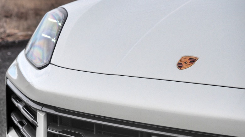 Cayenne S hood detail