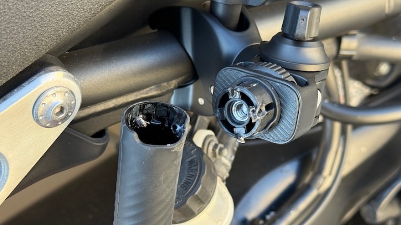 Insta360 X6 broken selfie stick mount