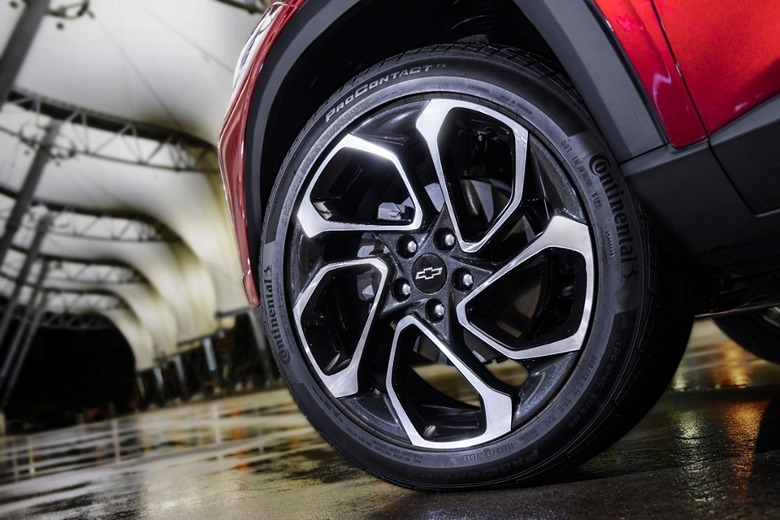 2024 Chevrolet Trax RS left front wheel