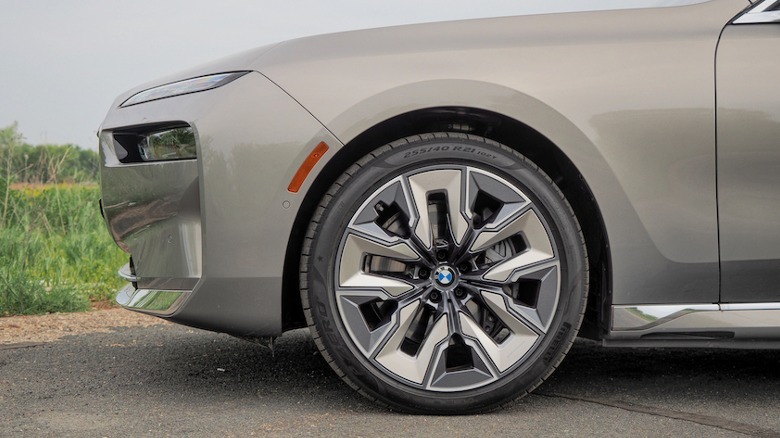 Roda dianteira BMW i7