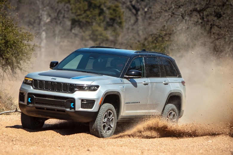 2022 Jeep Grand Cherokee 4xe off-road