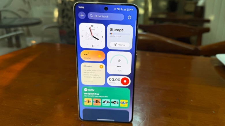 AI features on OnePlus 13 deck.