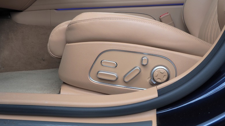 Genesis G90 front seat adjustment controls