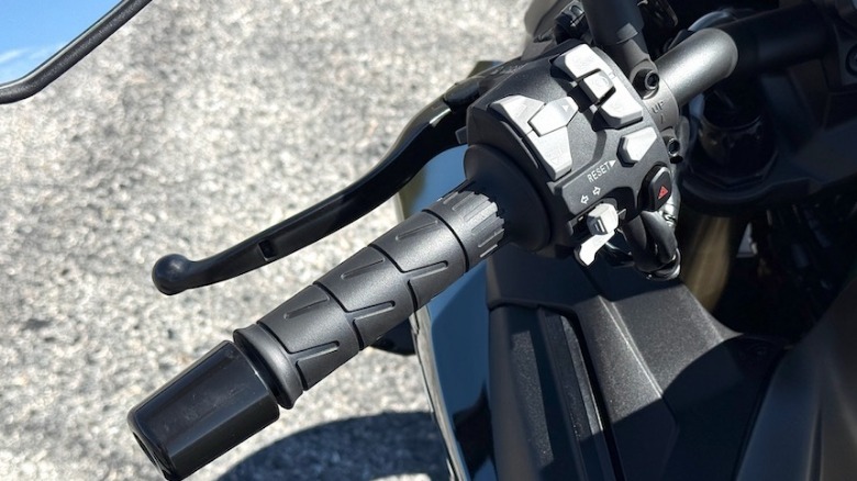 2026 Kawasaki Z H2 handlebar controls