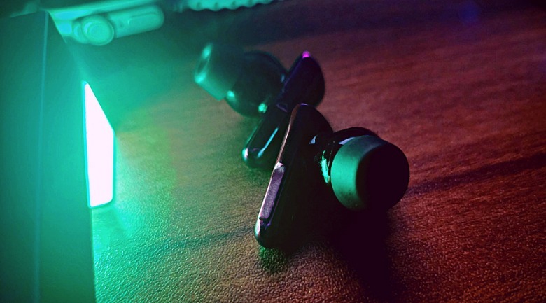 Cybervblade earbuds outside case