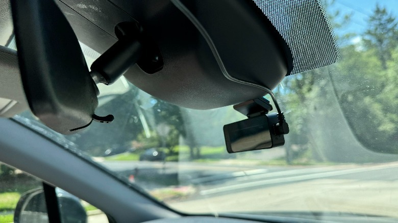 v300 dash cam mounted side view