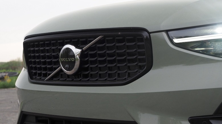 XC40 grille