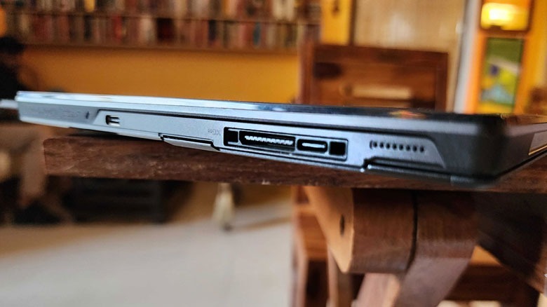 ASUS computer ports