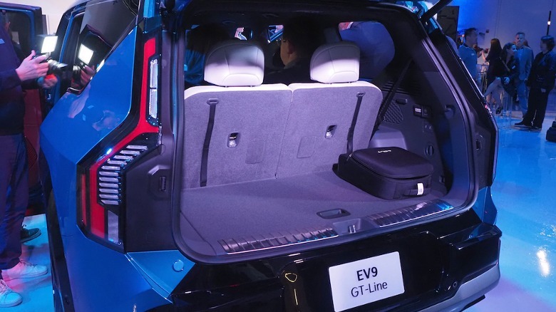 EV9 trunk