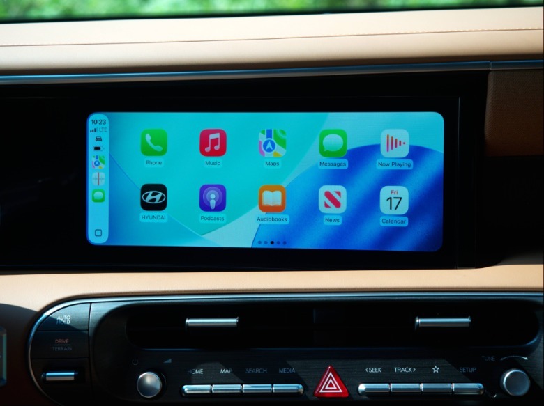 2026 Hyundai Palisade Hybrid 12.3-inch touchscreen with Apple CarPlay active