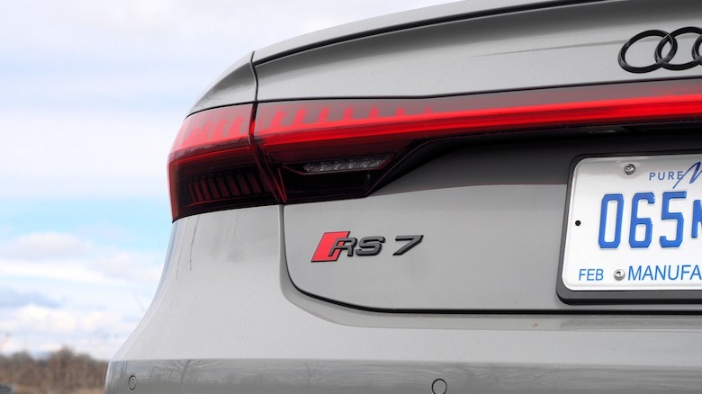 RS 7 badge