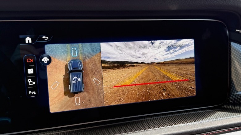 2026 Mercedes-Benz G 580 360-degree camera screen display