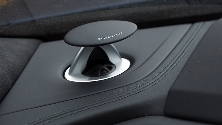 SQ7 B&O audio system