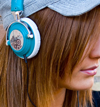 iFrogz offers customizable headphones