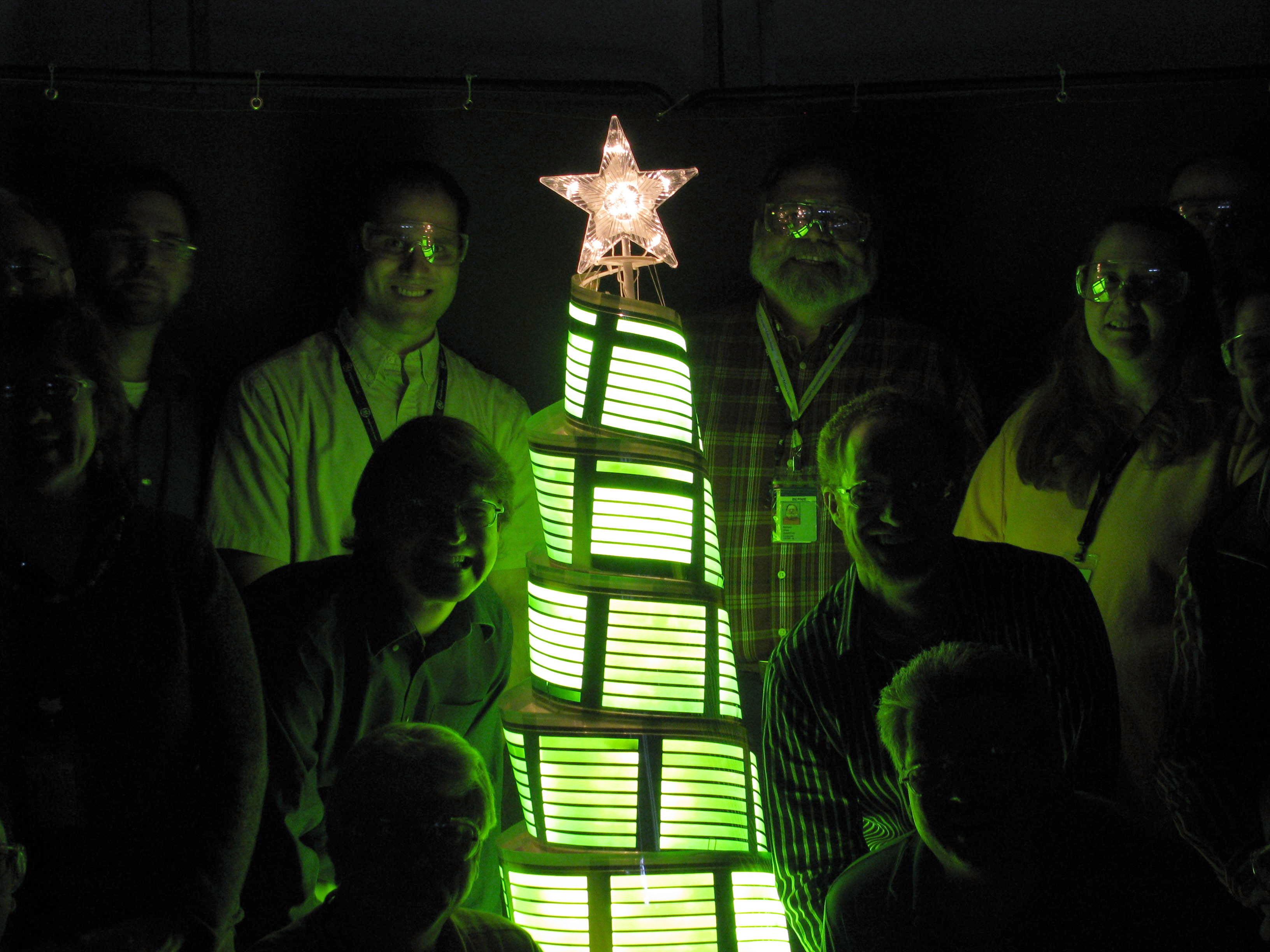 GE displays First-Ever OLED Christmas Tree