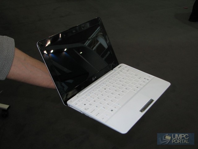 ASUS Eee PC 1008HA stars in demo video
