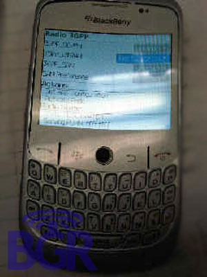 BlackBerry Gemini 8325 in wild: EDGE, 2MP, dull