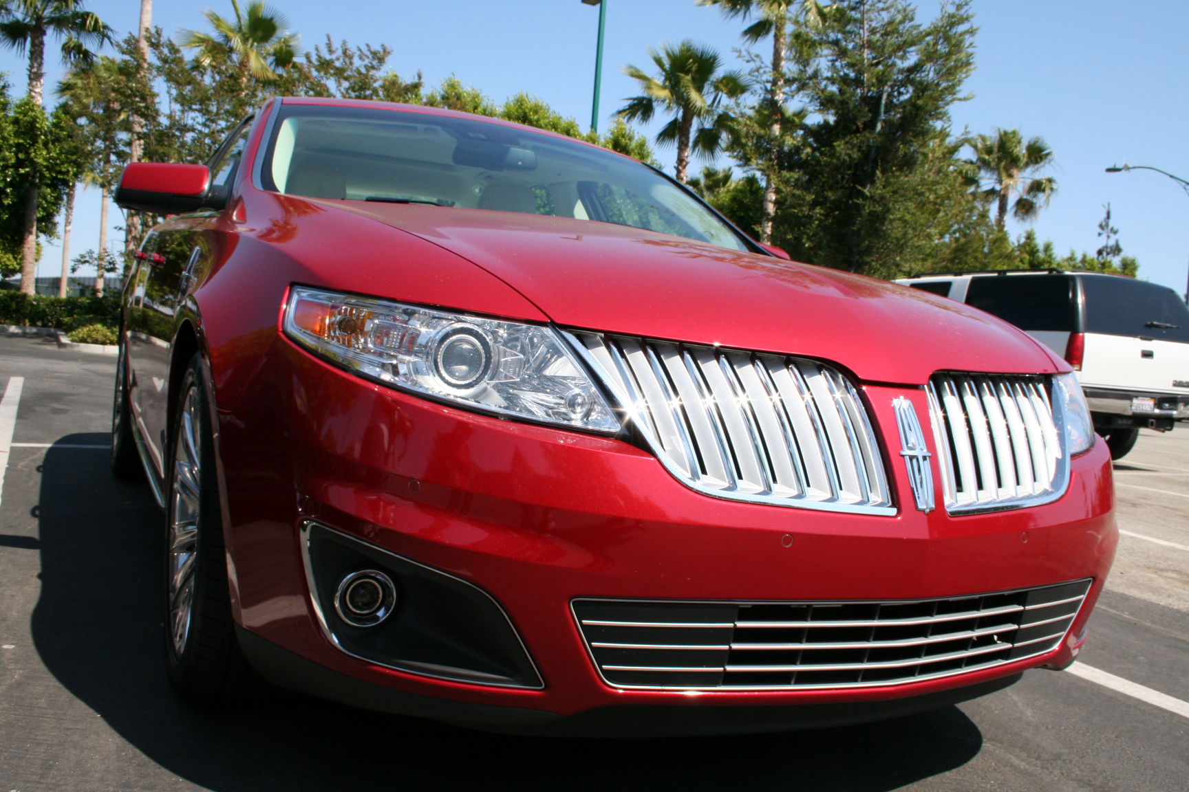 SlashGear Test Drives a Lincoln MKS-Part 2