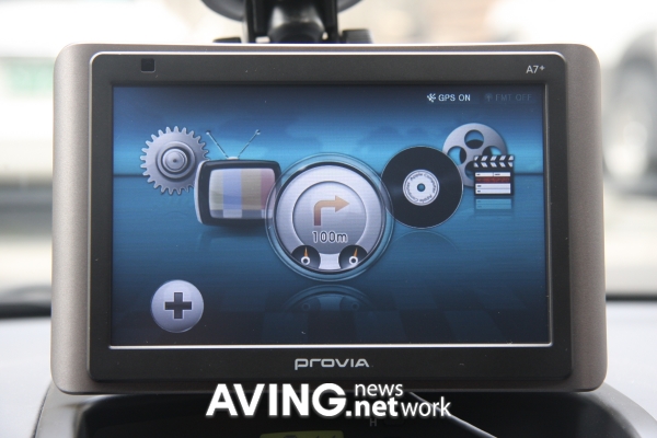 Hyundai PROVIA A7+ PND: 7″ touchscreen, T-DMB and PIP