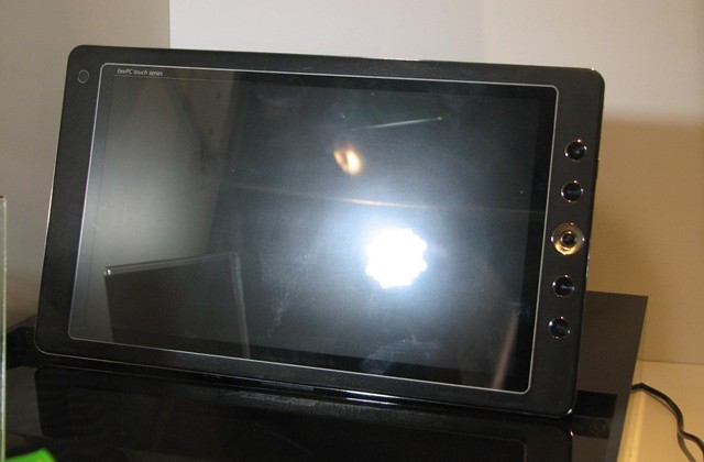 ASUS Eee PC Touch Series tablet quietly shown at CES 2010