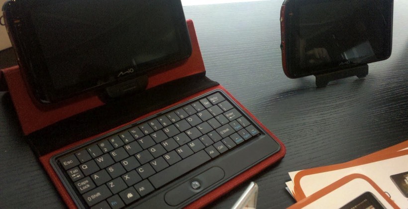 Mio Moov V780 MID gets hands-on video: promising but pricey