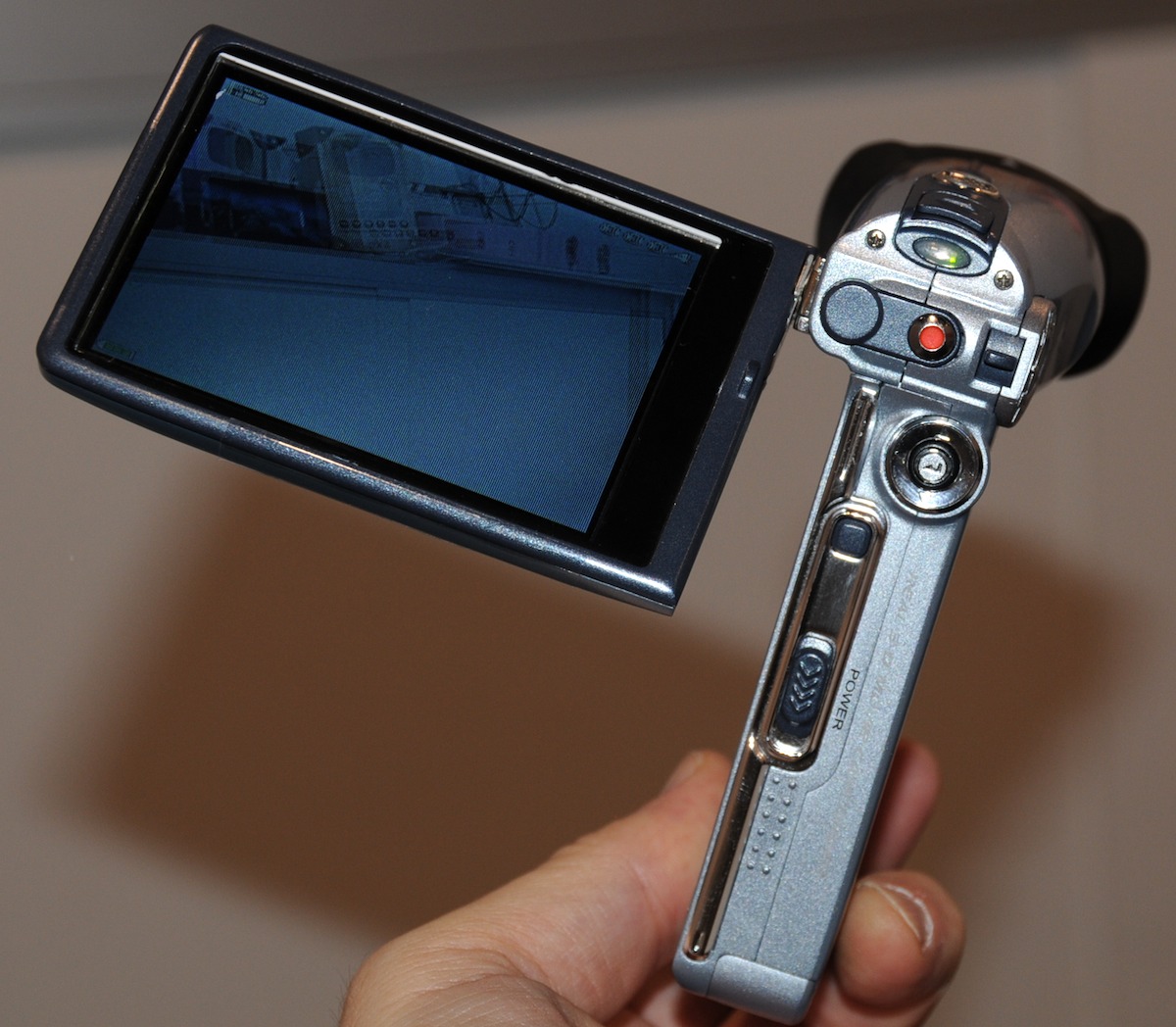 DXG-321 3D camcorder ideal for your budget Avatar homage - SlashGear