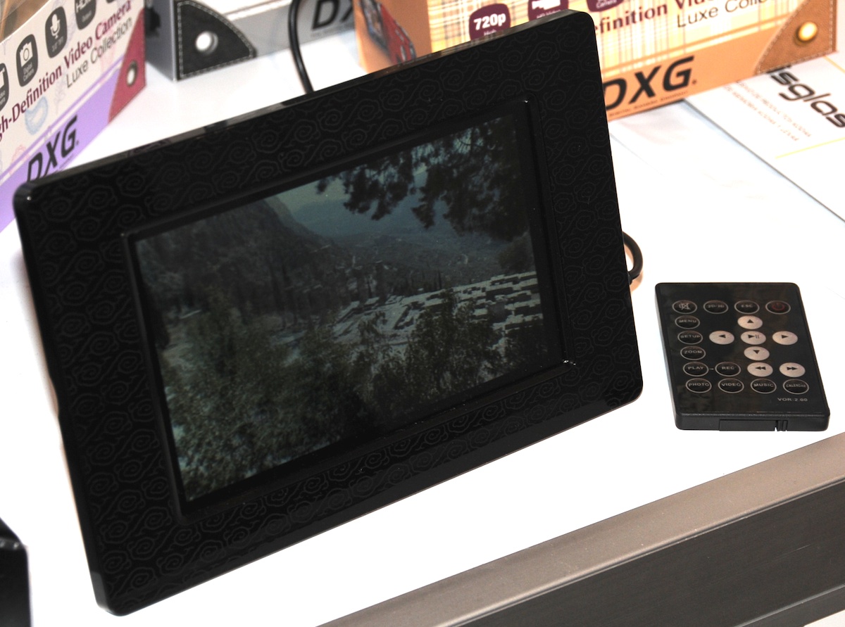 DXG-321 3D camcorder ideal for your budget Avatar homage - SlashGear