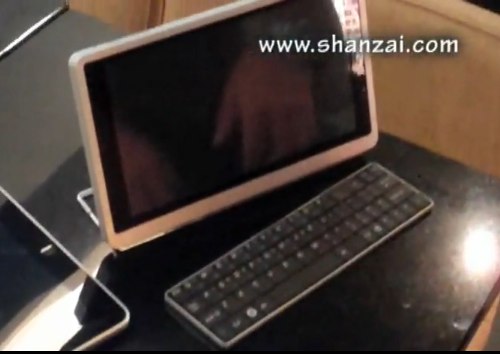 Taiji tablet hides stowaway Bluetooth keyboard [Video]