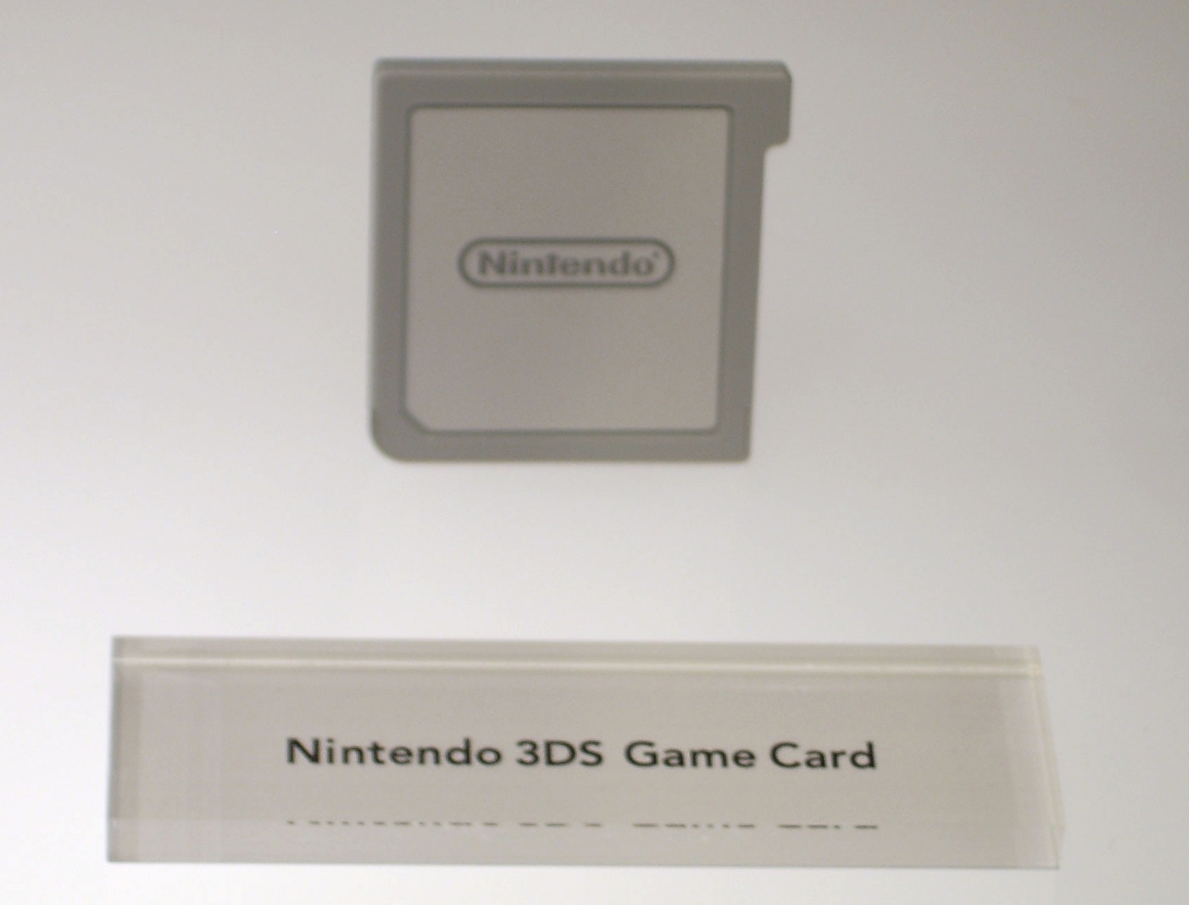Nintendo 3DS game card spotted; new wireless eReader app ...