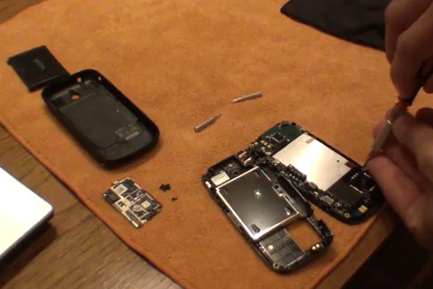 Sprint Palm Pixi gets WiFi transplant from Pre Plus [Video]