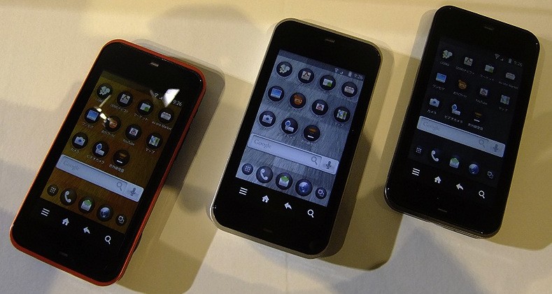 Sharp IS03 Android phone packs 9.6MP camera, matches iPhone 4 display