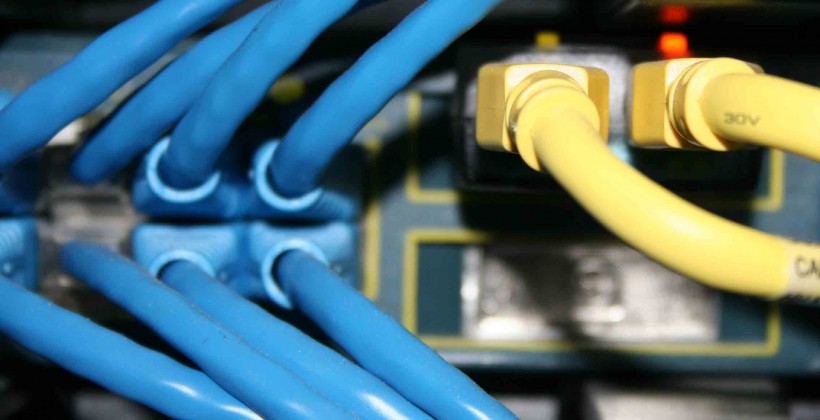 Egypt offline as government cuts comms over protest promise