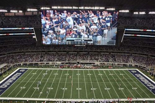 Mitsubishi Reminds Us All Super Bowl Xlv Has No Jumbotron Slashgear