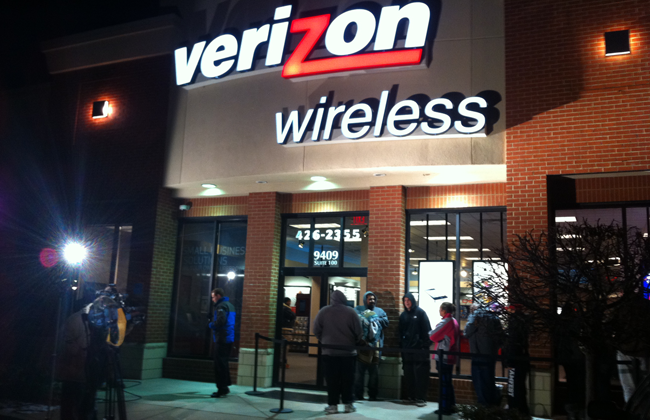 Only Modest Lines for Verizon iPhone 4