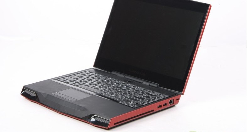 Alienware M14x gets caught in wild: 14-inch gaming notebook