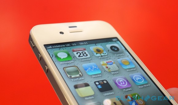 White iPhone 4 hands-on [Video] - SlashGear
