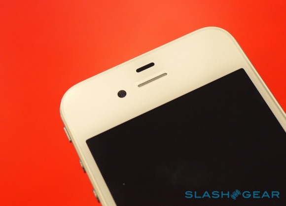 White iPhone 4 hands-on [Video] - SlashGear