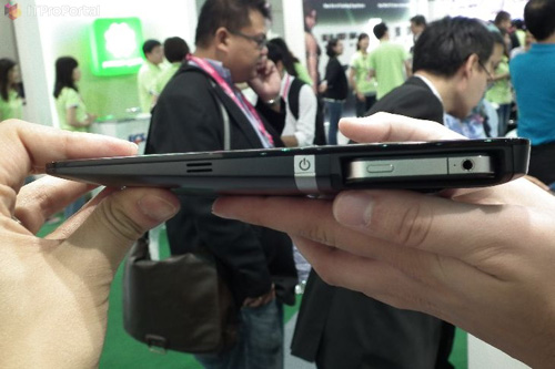 Padfone-Like Tablet With iPhone Dock By ECS